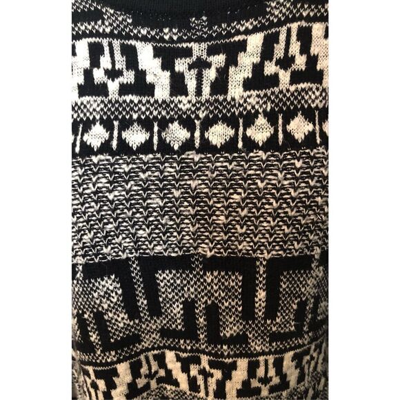 Gianni Bini Black and white fringed oversized poncho style sweater with fringe s - Picture 15 of 15